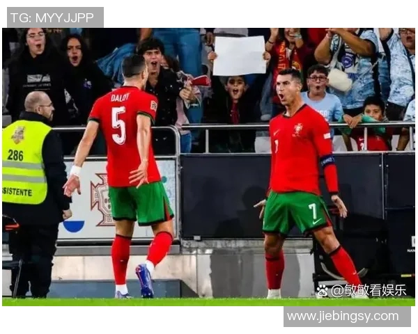 从小球场到大舞台足球明星童年趣事揭秘