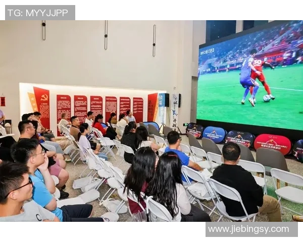 广州市足球明星签名活动盛况空前球迷热情参与共庆足球文化盛宴